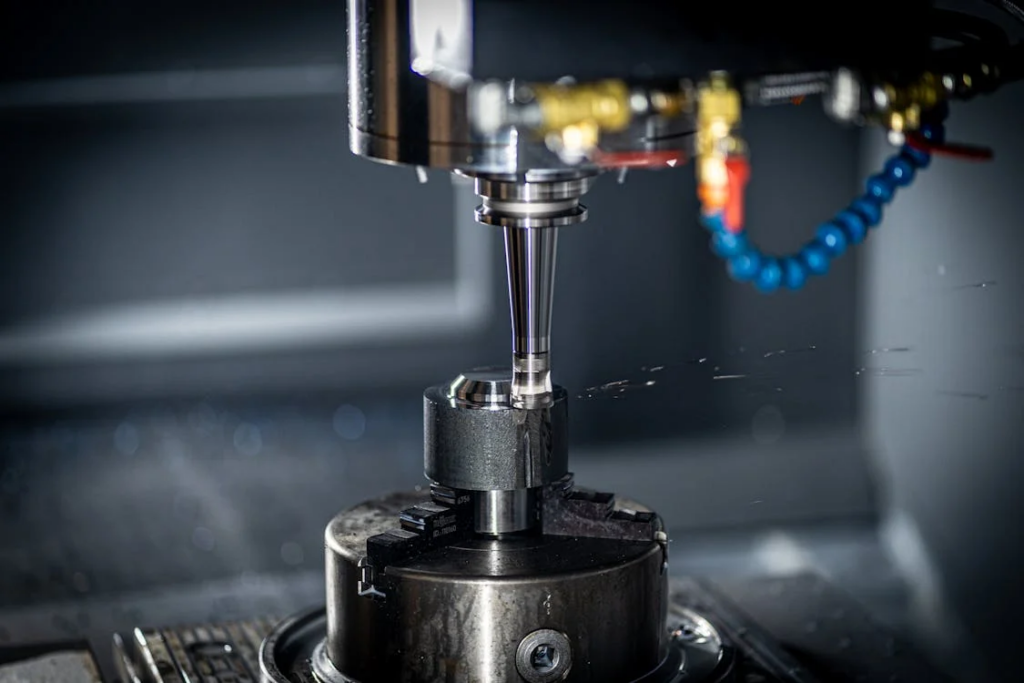 Trendy w technologii CNC dla przemysłu zbrojeniowego
